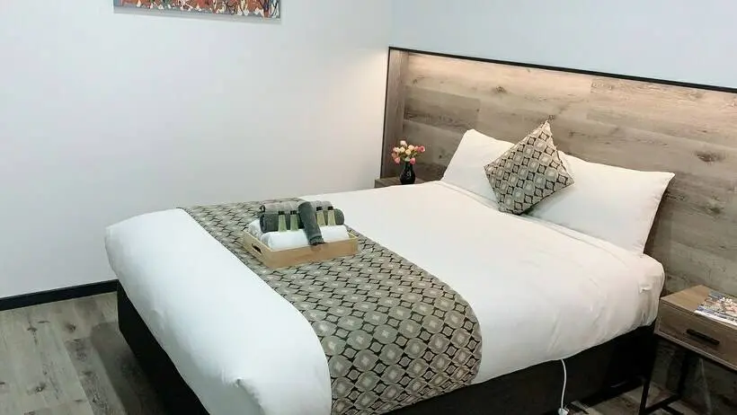 デラックスルーム, Elm Motel