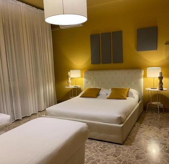 Camera Quadrupla Standard, Central Suite Bed&breakfast
