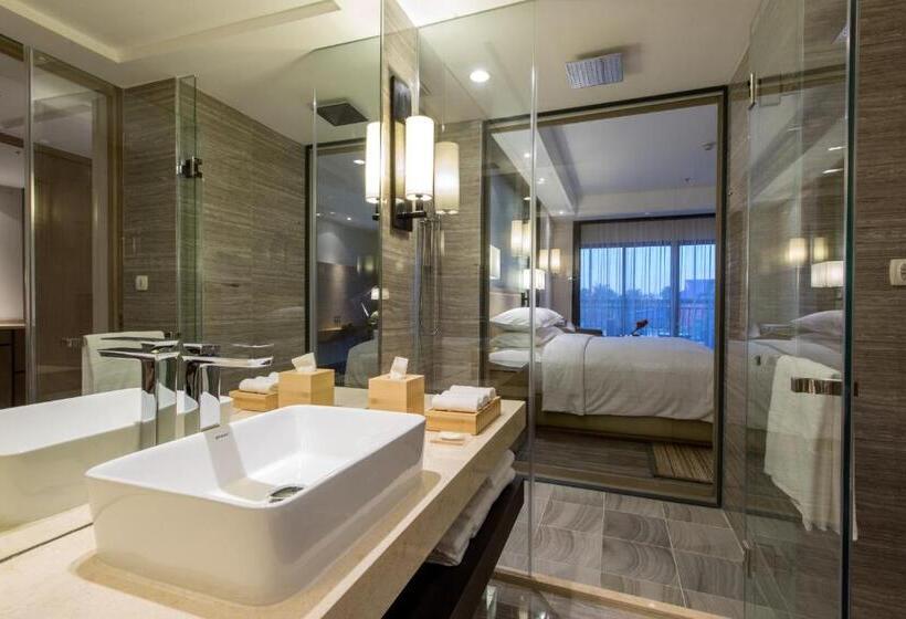 带大床的豪华间, Courtyard By Marriott Siem Reap Resort