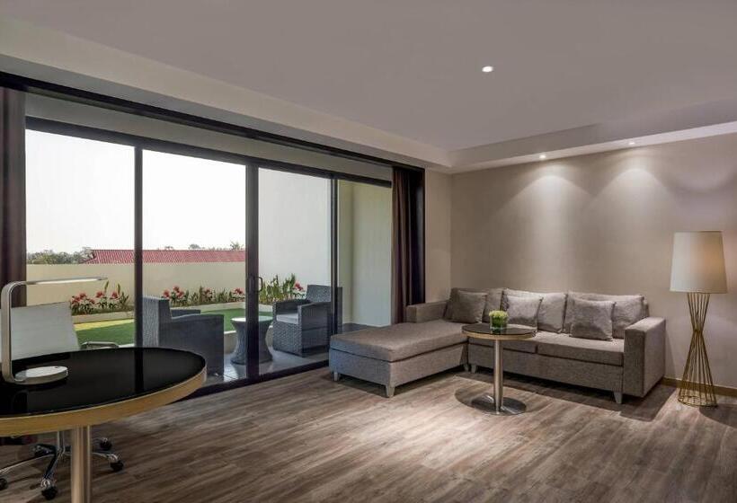 غرفة إدارية سرير كينج, Courtyard By Marriott Siem Reap Resort