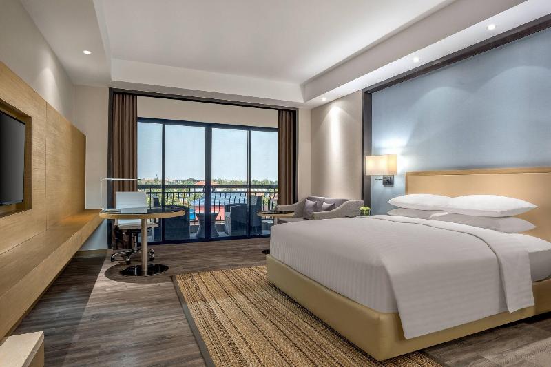 带大床的豪华间, Courtyard By Marriott Siem Reap Resort