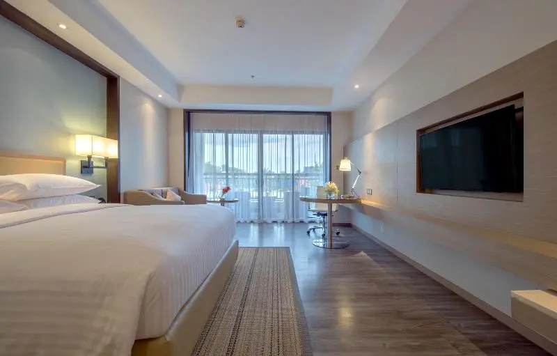 Deluxe Room King Size Bed