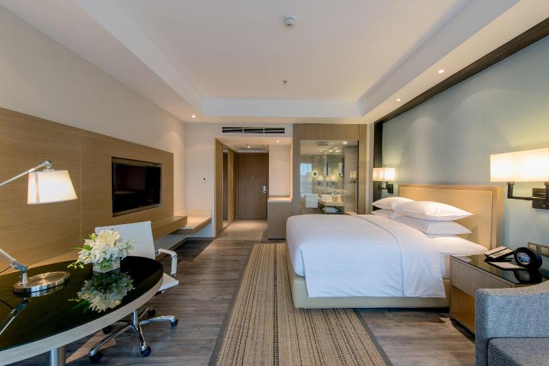 带大床的豪华间, Courtyard By Marriott Siem Reap Resort