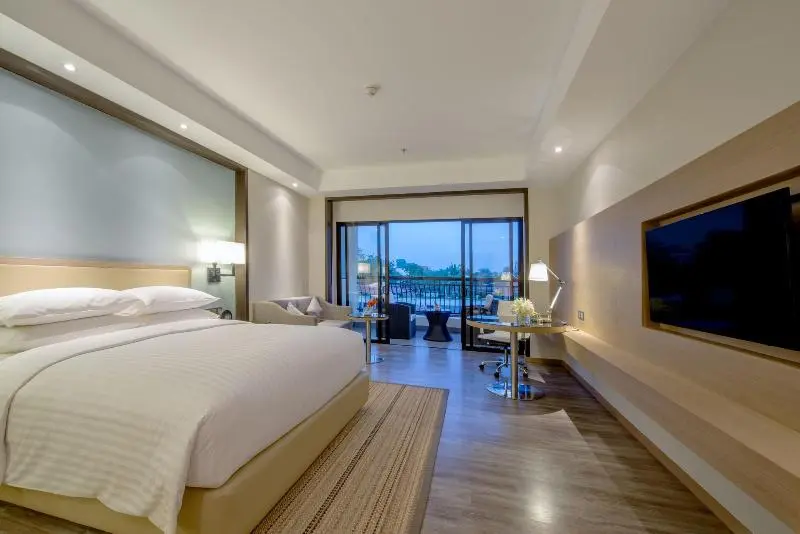 プールの見えるデラックスルーム, Courtyard By Marriott Siem Reap Resort