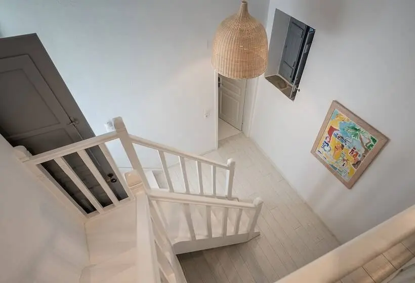 スイート, Four Seasons Hydra Luxury Suites