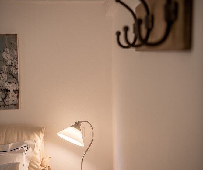 Люкс, Four Seasons Hydra Luxury Suites