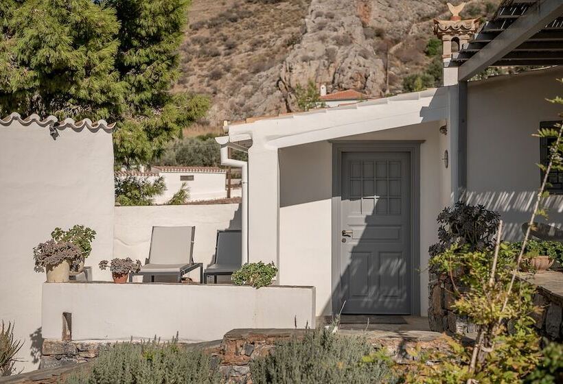 Номер Стандарт с Террасой, Four Seasons Hydra Luxury Suites