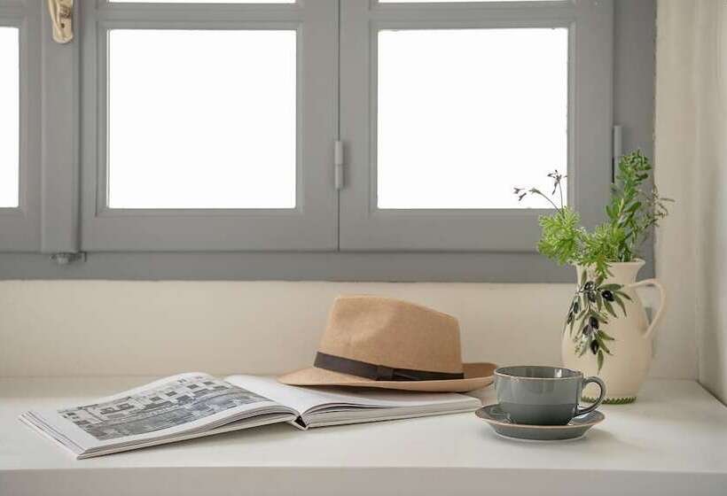 Номер Стандарт с Террасой, Four Seasons Hydra Luxury Suites