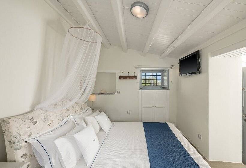 Номер Стандарт с Террасой, Four Seasons Hydra Luxury Suites