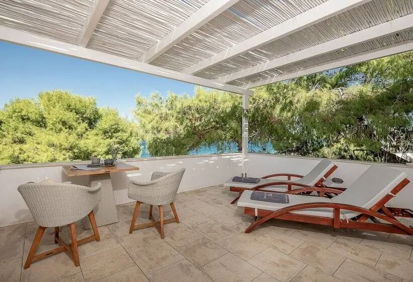 オーシャンビュースタンダードルーム, Four Seasons Hydra Luxury Suites