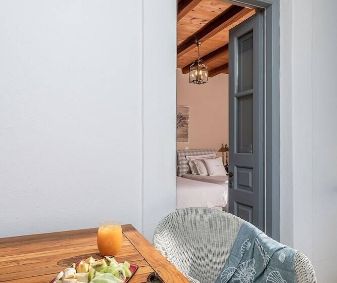 Номер Стандарт Вид на Море, Four Seasons Hydra Luxury Suites