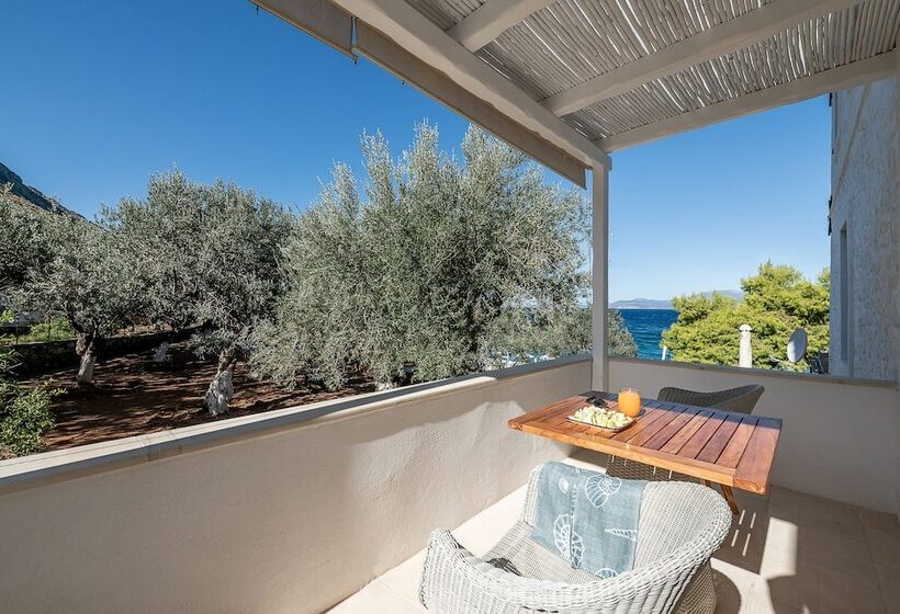 Номер Стандарт Вид на Море, Four Seasons Hydra Luxury Suites