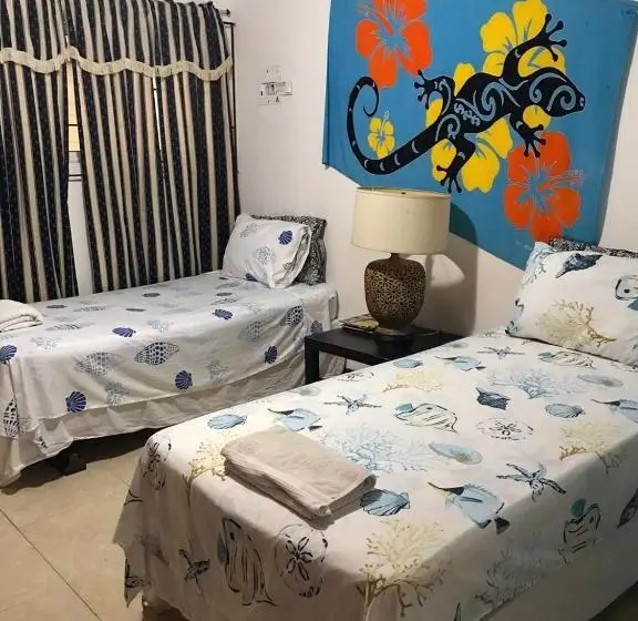 اتاق استاندارد سه تخته با بالکن, Posada Nativa Trinsan Centro