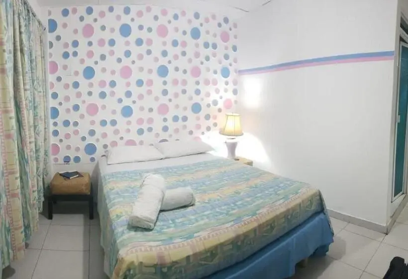 اتاق لوکس با بالکن, Posada Nativa Trinsan Centro