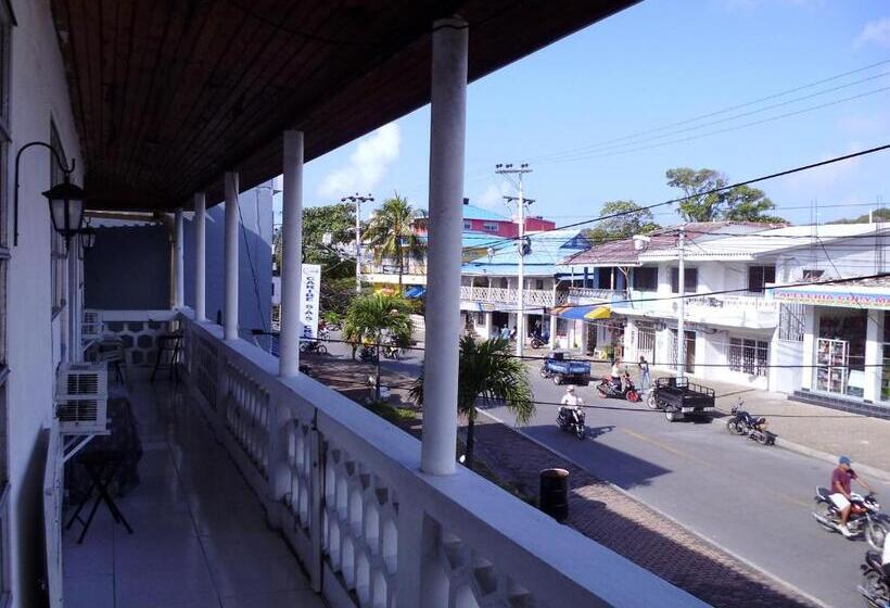 발코니 디럭스 룸, Posada Nativa Trinsan Centro