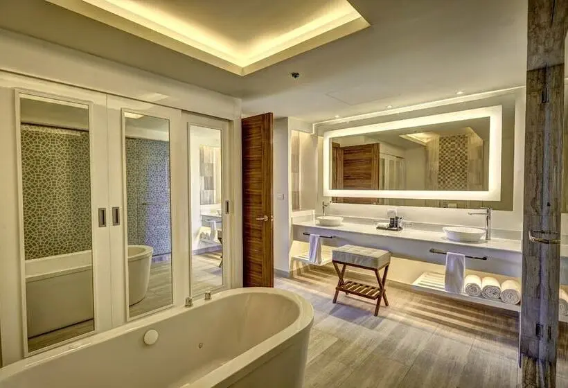 سوئیت دلوکس 2 خوابه, Royalton Bavaro, An Autograph Collection Allinclusive Resort & Casino