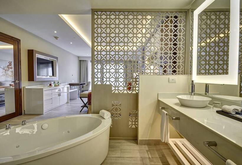 سوییت جونیور لوکس با چشمانداز دریا, Royalton Bavaro, An Autograph Collection Allinclusive Resort & Casino