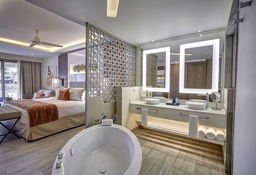 سوییت جونیور لوکس با چشم‌انداز دریا, Royalton Bavaro, An Autograph Collection Allinclusive Resort & Casino