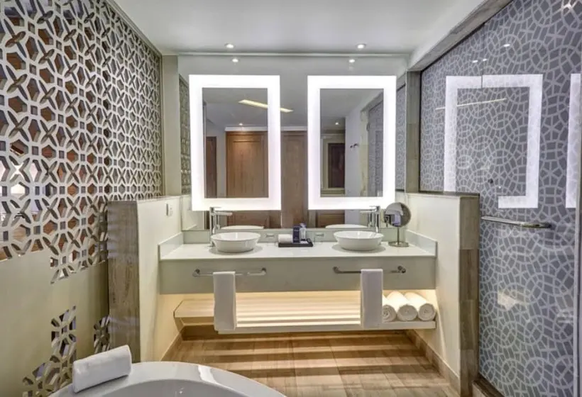 سوییت جونیور لوکس با چشمانداز دریا, Royalton Bavaro, An Autograph Collection Allinclusive Resort & Casino