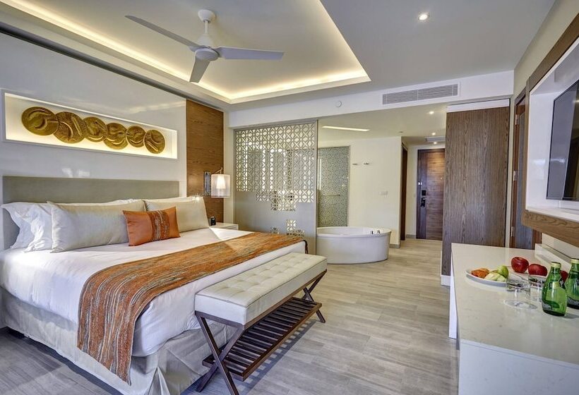 سوییت جونیور لوکس با چشم‌انداز دریا, Royalton Bavaro, An Autograph Collection Allinclusive Resort & Casino