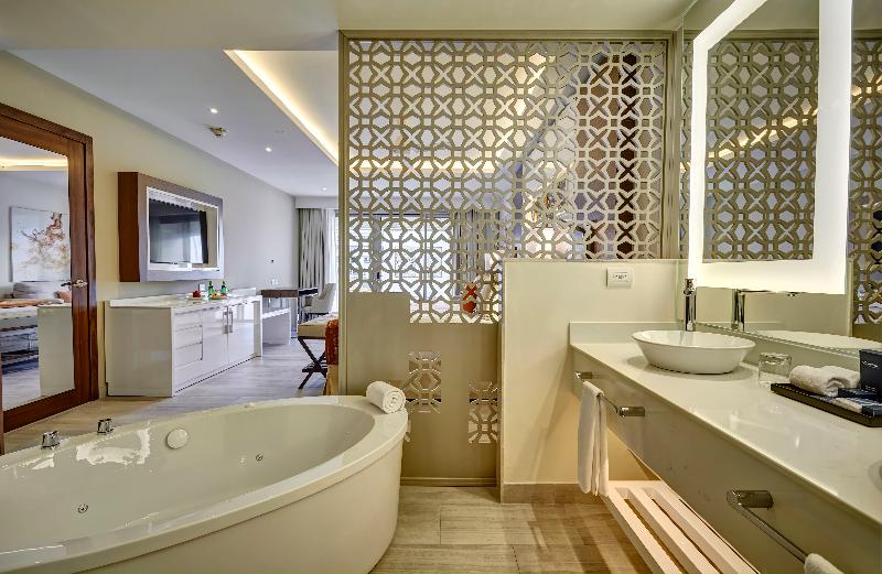 سوییت جونیور لوکس با چشمانداز دریا, Royalton Bavaro, An Autograph Collection Allinclusive Resort & Casino