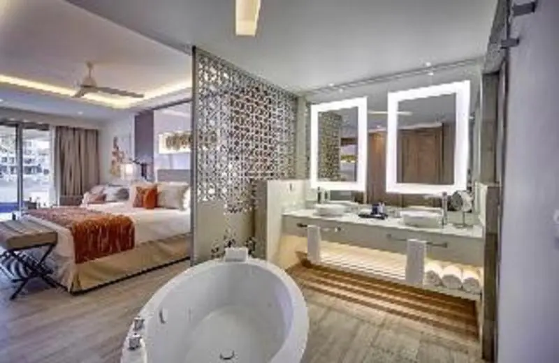 سوئیت جونیور کلوب با چشمانداز دریا, Royalton Bavaro, An Autograph Collection Allinclusive Resort & Casino