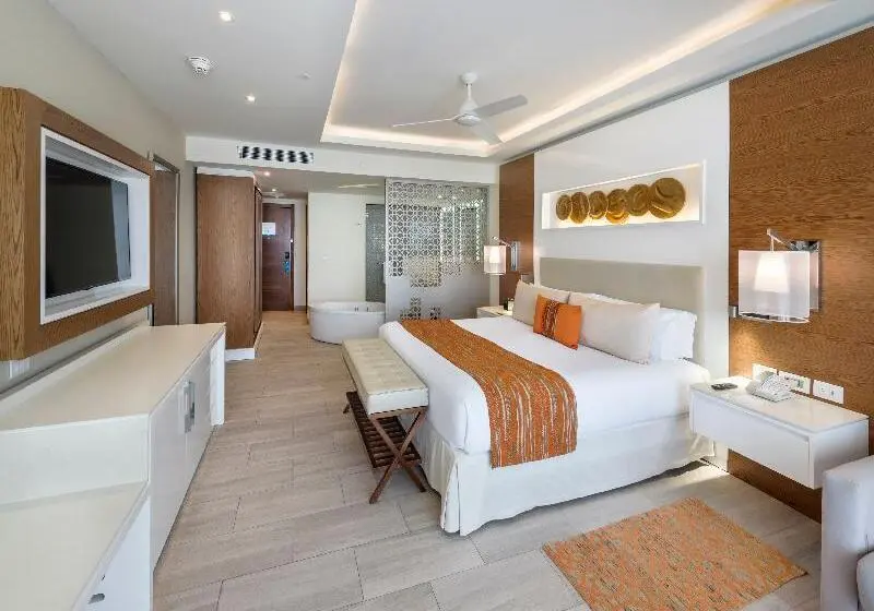 سوئیت جونیور کلوب با چشمانداز دریا, Royalton Bavaro, An Autograph Collection Allinclusive Resort & Casino