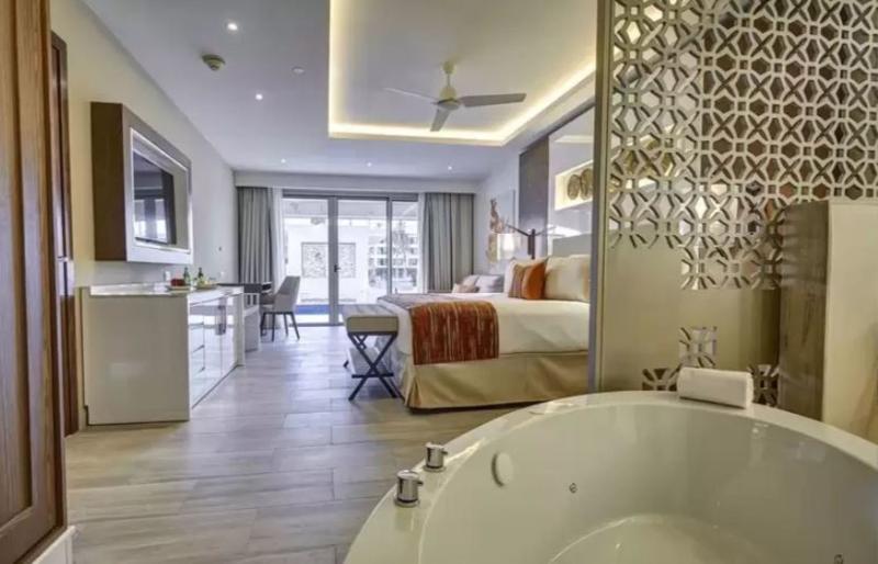 سوئیت جونیور کلوب با چشمانداز دریا, Royalton Bavaro, An Autograph Collection Allinclusive Resort & Casino