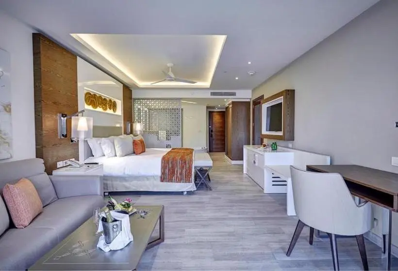 سوییت جونیور لوکس با چشمانداز دریا, Royalton Bavaro, An Autograph Collection Allinclusive Resort & Casino