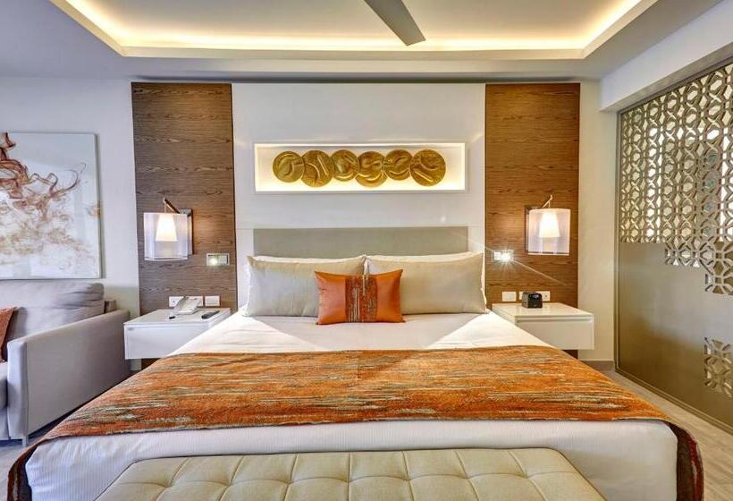 سوئیت جونیور کلوب با چشمانداز دریا, Royalton Bavaro, An Autograph Collection Allinclusive Resort & Casino