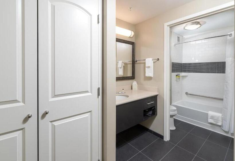 Люкс Deluxe Кровать Кинг, Staybridge Suites   Saskatoon   University, An Ihg