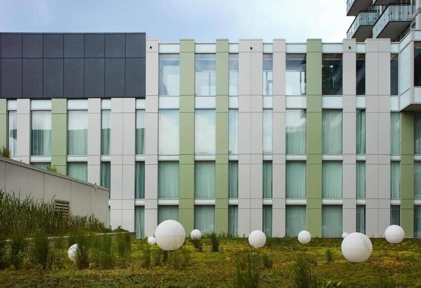 キングサイズベッドのスタンダードルーム, Toronto Marriott Markham