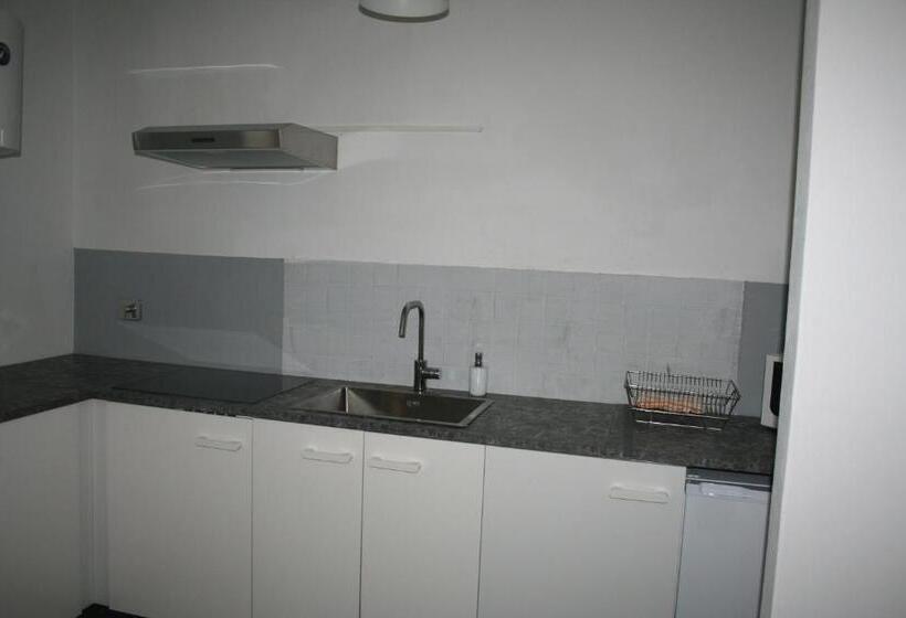 استودیوی استاندارد, Levante Residence