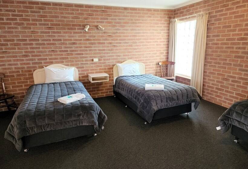Семейный Номер, Country Roads Motor Inn Naracoorte