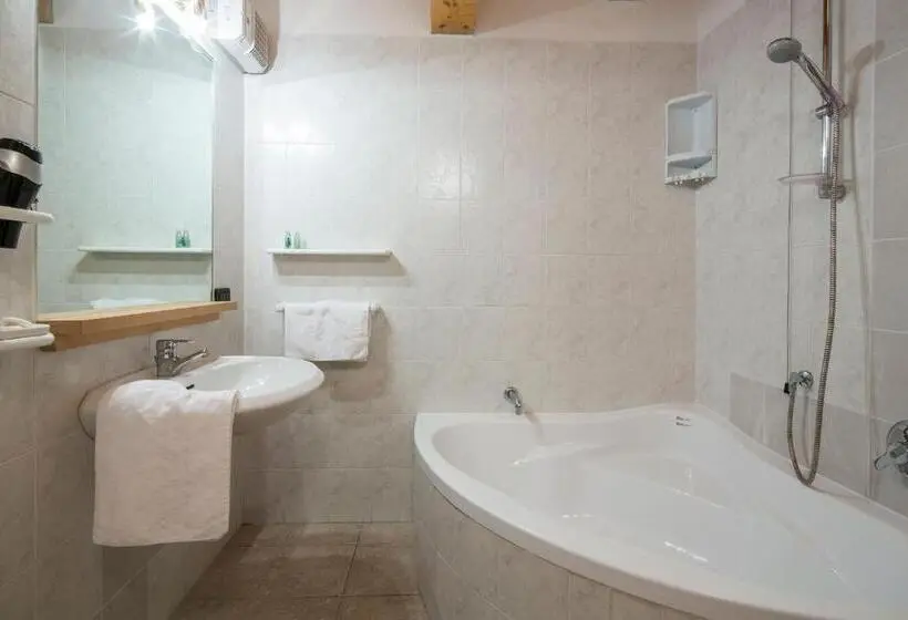 Huoneisto 3 Makuuhuonetta, Stelvio Residence