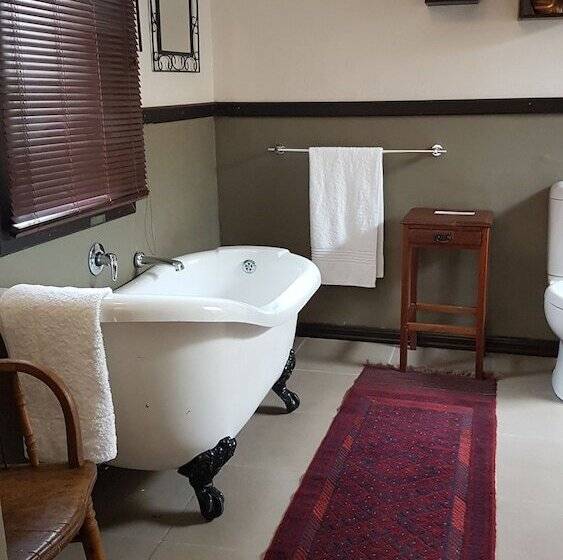 패밀리 룸, Haggards On Hilldrop