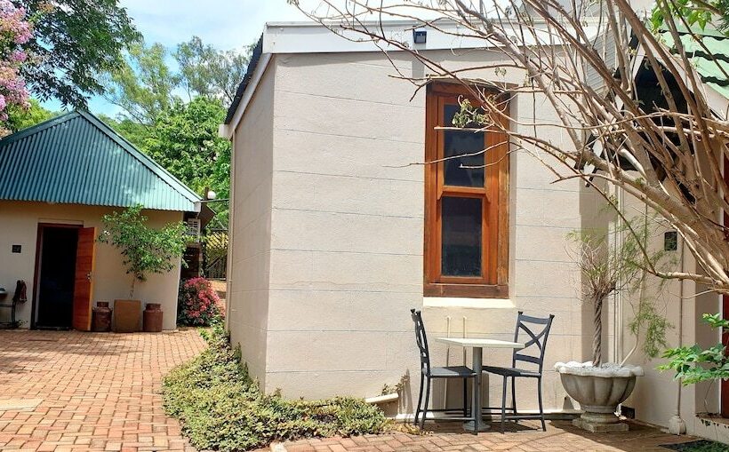 패밀리 룸, Haggards On Hilldrop