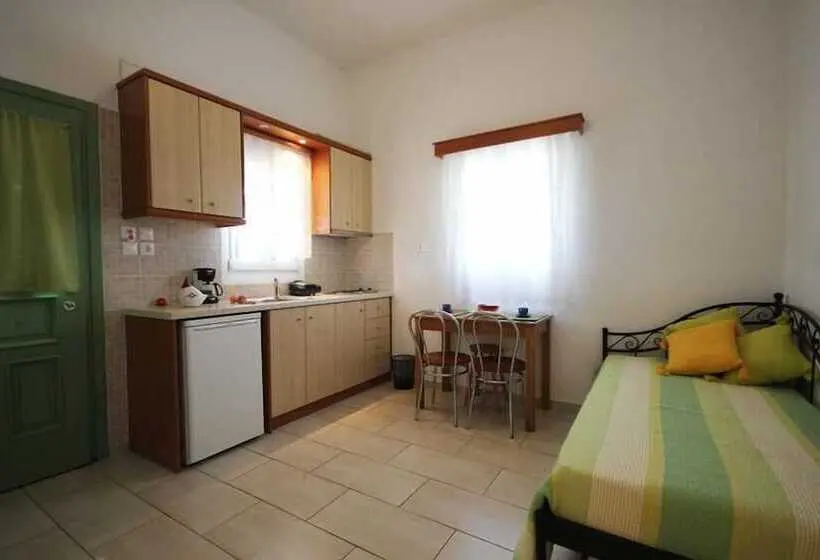 Family flat with sea view, Rooms & Apartments Archontou