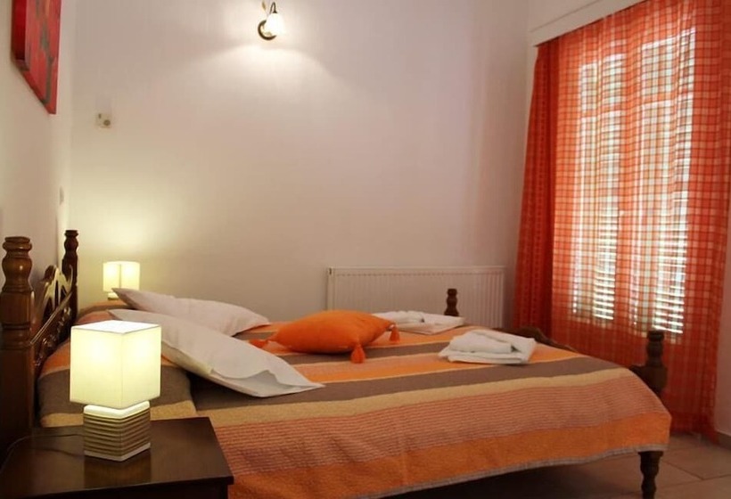 Family flat with sea view, Rooms & Apartments Archontou