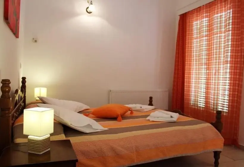 Family flat with sea view, Rooms & Apartments Archontou