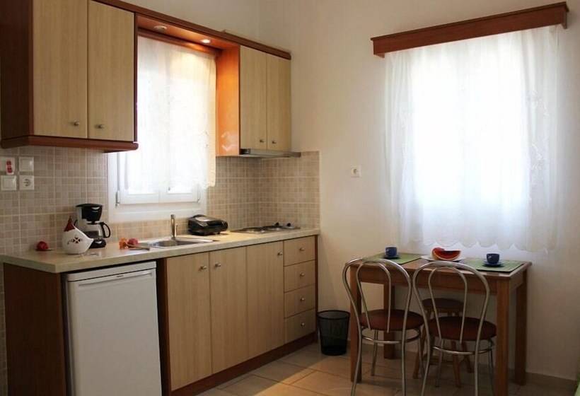 Family flat with sea view, Rooms & Apartments Archontou