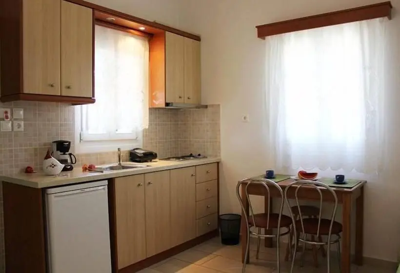 Family flat with sea view, Rooms & Apartments Archontou