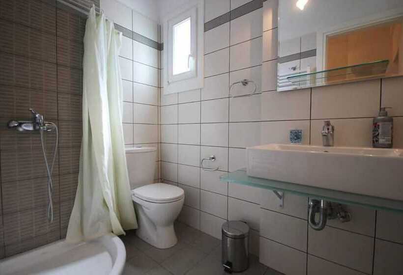 Family flat with sea view, Rooms & Apartments Archontou