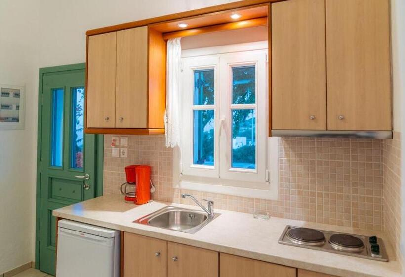 Family flat with sea view, Rooms & Apartments Archontou