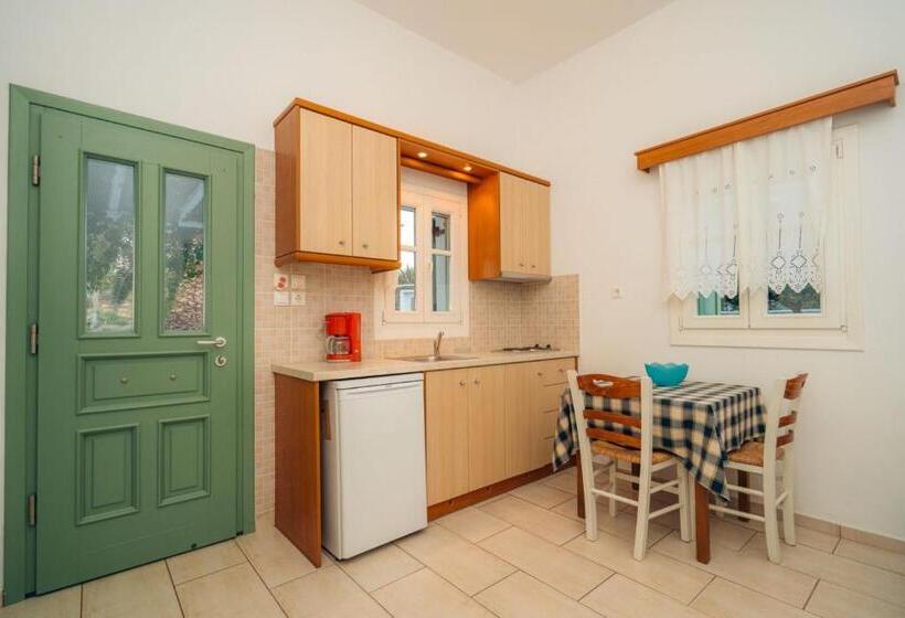 Family flat with sea view, Rooms & Apartments Archontou