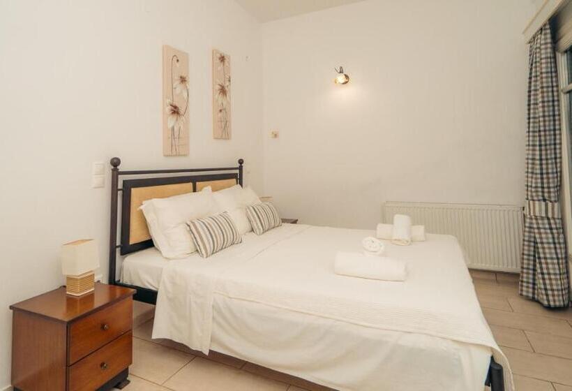 Family flat with sea view, Rooms & Apartments Archontou
