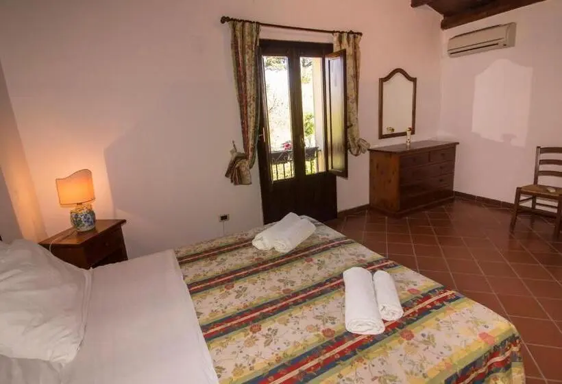 Perhesviitti, Agriturismo Tarantola