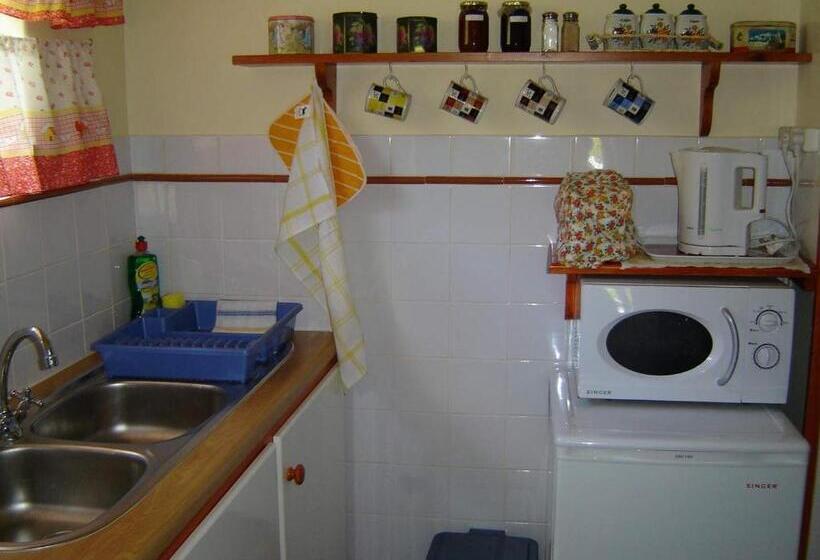 Семейный Номер, Cedar Lodge Guest House