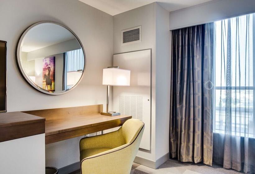 جناح لذوى الاحتياجات الخاصة, Hampton Inn & Suites Fort Worth Downtown