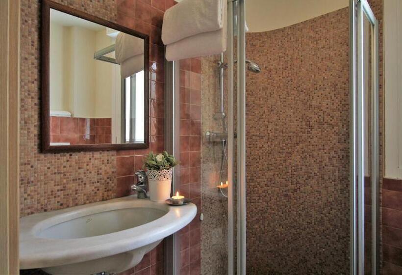 استودیوی استاندارد, Residence Felice